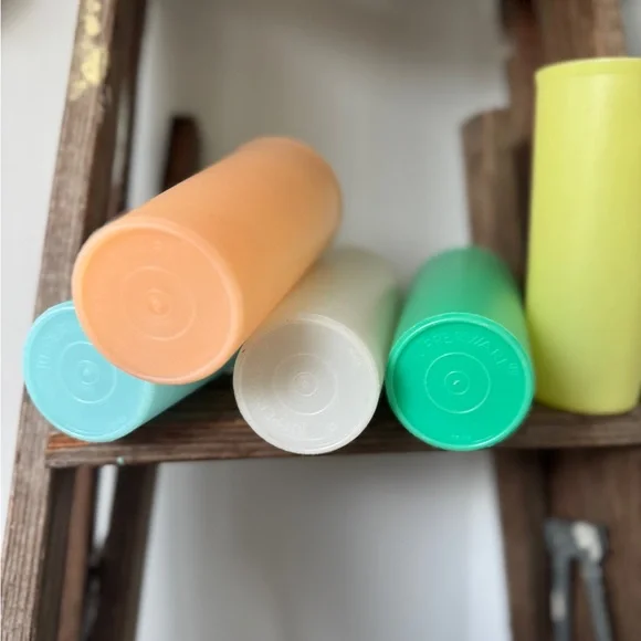 ✨ Vintage 1970s Tupperware Tall Tumblers | Set of 5 | Pastel Colors ✨ - Picture 5 of 7